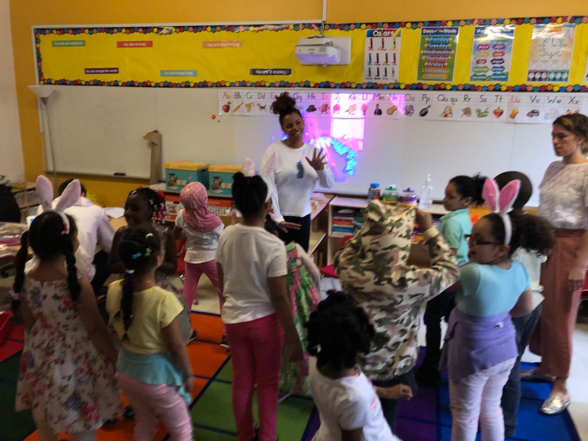 SJCMinistry's tweet photo. Day 5 of the Bronx Christian Service Immersion: We served the kids of Brilla School Network by tutoring, leading dance, facilitating games, and cataloging the library. Thanks to our Lasallian partner, @AlbanyJ04!! #LiveJesusInOurHearts #SpringIntoAction2019 https://t.co/LwyRFFcbfI