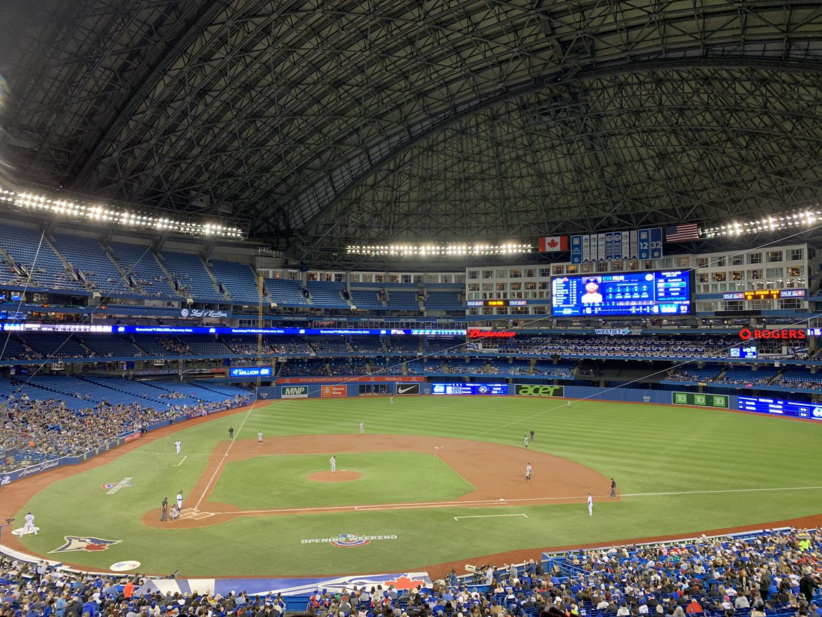 CandiceKei's tweet photo. Baseball season is back! It’s finally starting to feel like spring when we’re spending a Friday evening at the ballpark. Great game tonight @BlueJays! ⚾️🙌🏻🍻#MLBOpeningWeekend #LetsGoBlueJays #baseballseasonisback @ Rogers Centre https://t.co/gBCj3CZ7pq