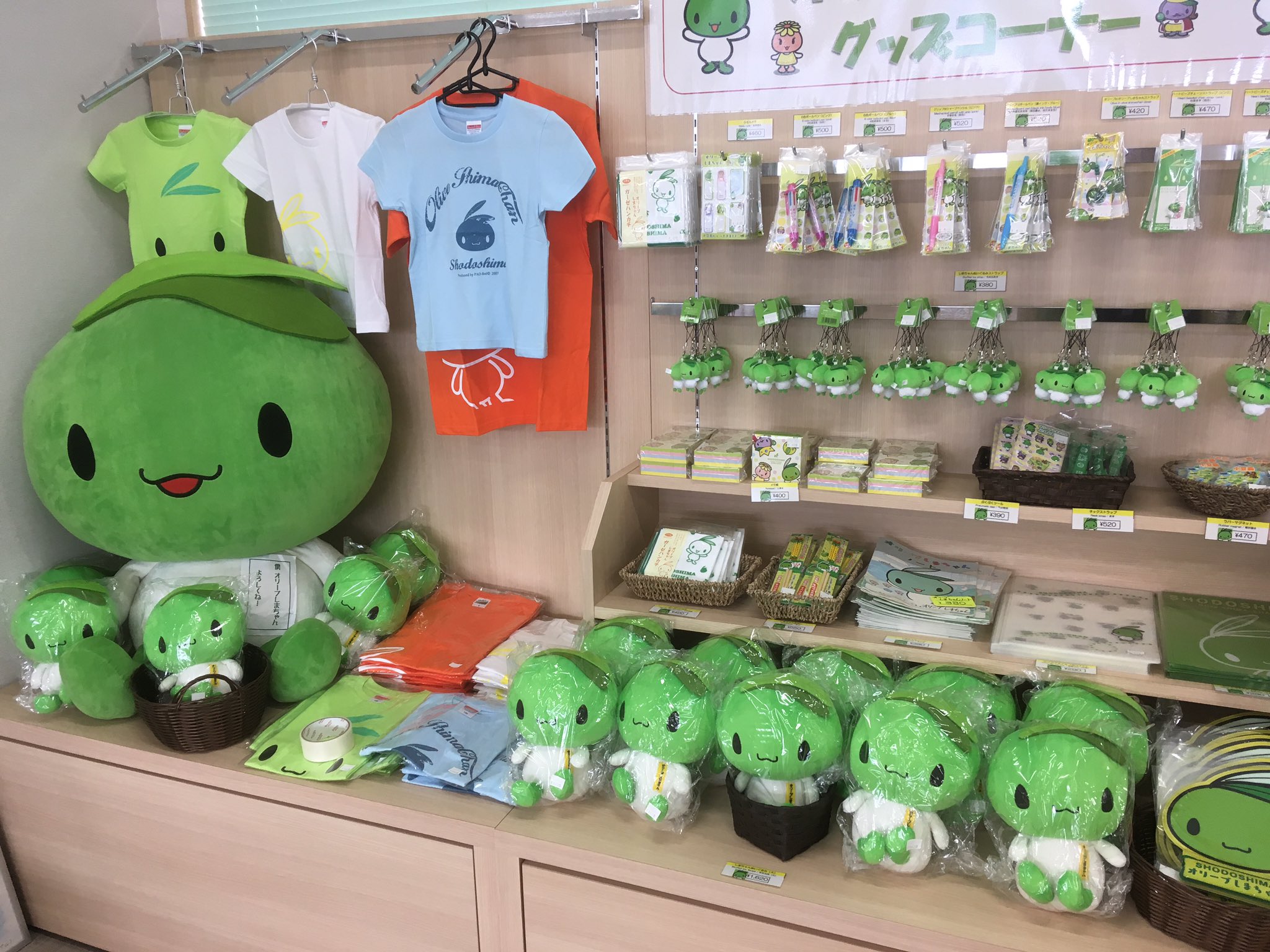 オリーブしまちゃん 香川県 小豆島 こんにちはっ とのしょう港の 観光センターさんがリニューアルオープンですっ ボクの専用コーナーも作っていただいていますっ みんな遊びに来てね オリーブしまちゃん 土庄港観光センター