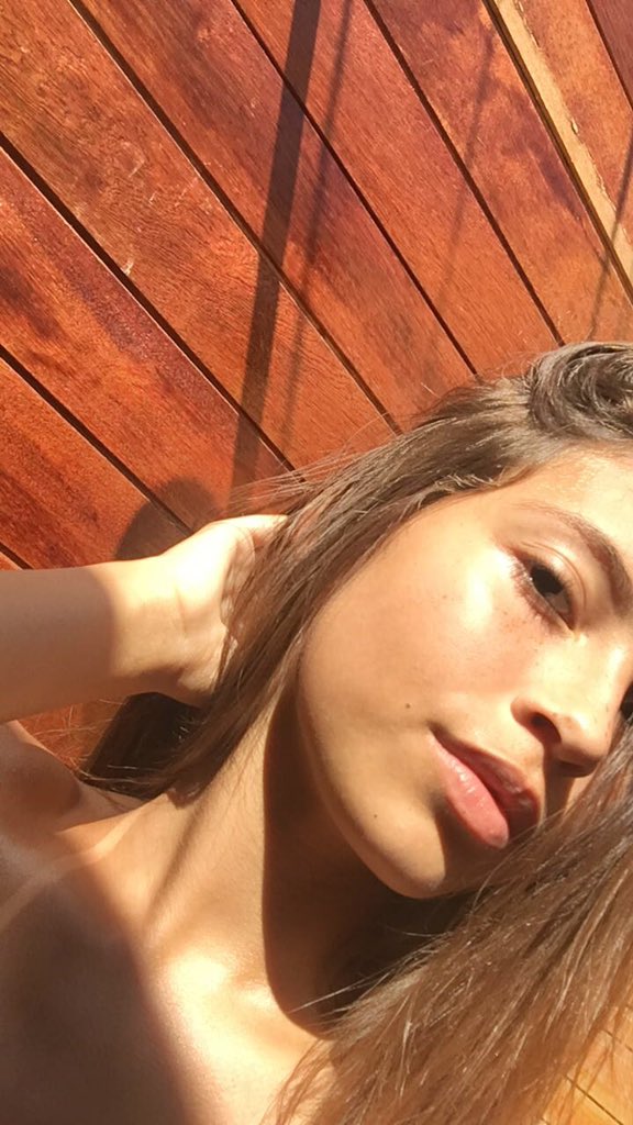 021stephany's tweet photo. Parabéns pra barbie sereia parabéns pra mim aaaaaa😝🎉💗 #SteXV https://t.co/5P7E82ZdT5