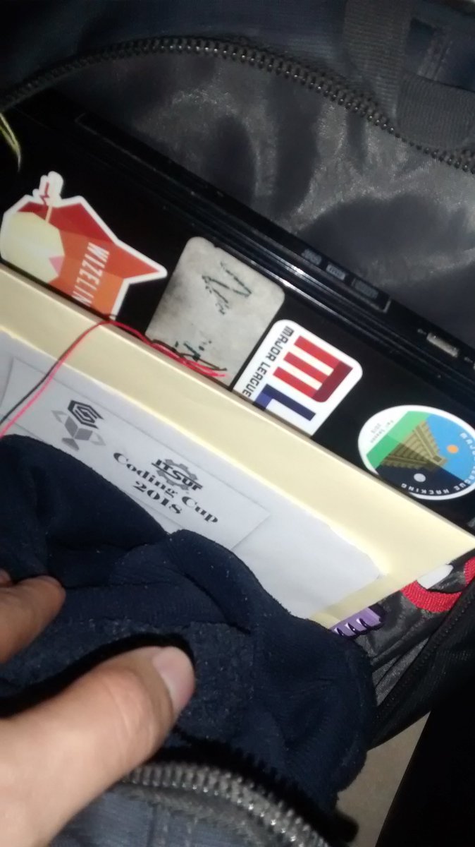 OrlandoIsay's tweet photo. #ICPC2019 #QuestBag Just my laptop and team reference https://t.co/eAxbBvaoqU