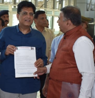 MandothPrakash's tweet image. Yeahh, #Bangalore Badly Needs #FullFledged #SuburbnRailSystem Happy My Suggestn 4 The Benfit Of Citizens Of Bangalore Ws Accptd, Memorndum Hd Facts &amp;amp; Figures, Four Months Of Chasng Follow Up, Sincere Effrts Meetng #GMSWR #ChairmanRailwayBoard #PiyushGoyalJi #GhiefSecretaryGOK 1/2