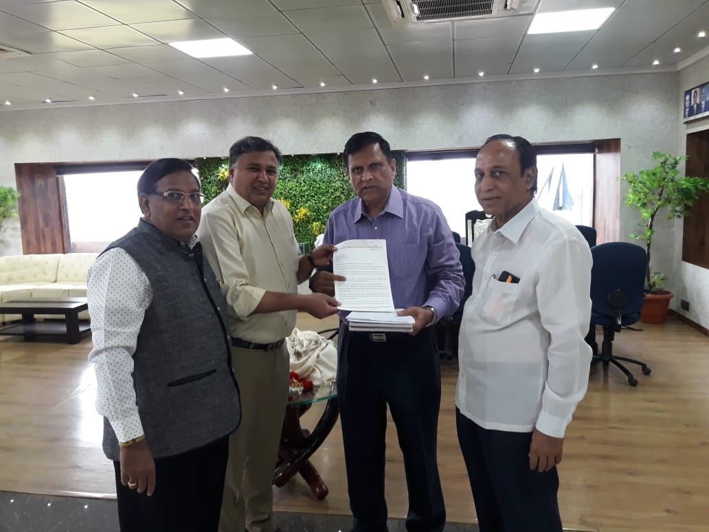 MandothPrakash's tweet image. Yeahh, #Bangalore Badly Needs #FullFledged #SuburbnRailSystem Happy My Suggestn 4 The Benfit Of Citizens Of Bangalore Ws Accptd, Memorndum Hd Facts &amp;amp; Figures, Four Months Of Chasng Follow Up, Sincere Effrts Meetng #GMSWR #ChairmanRailwayBoard #PiyushGoyalJi #GhiefSecretaryGOK 1/2