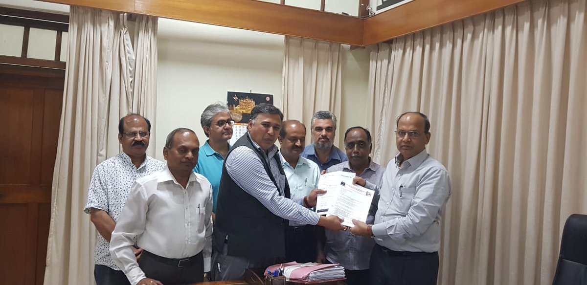 MandothPrakash's tweet image. Yeahh, #Bangalore Badly Needs #FullFledged #SuburbnRailSystem Happy My Suggestn 4 The Benfit Of Citizens Of Bangalore Ws Accptd, Memorndum Hd Facts &amp;amp; Figures, Four Months Of Chasng Follow Up, Sincere Effrts Meetng #GMSWR #ChairmanRailwayBoard #PiyushGoyalJi #GhiefSecretaryGOK 1/2