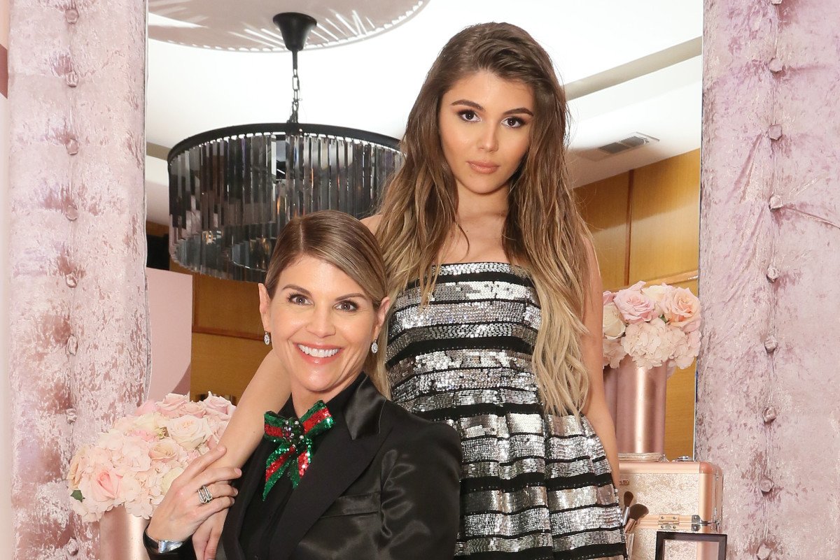 nypost's tweet photo. Olivia Jade isn’t speaking to her parents after college admissions scandal https://t.co/94v3HB3Jkt https://t.co/Hu71dhHhs5