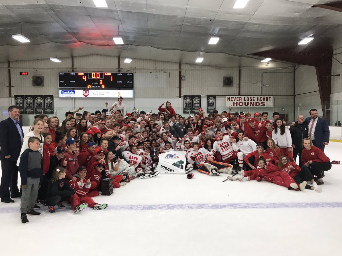 Champions!!!!!! This is our family photo!!!!! 🔴⚪️🏆