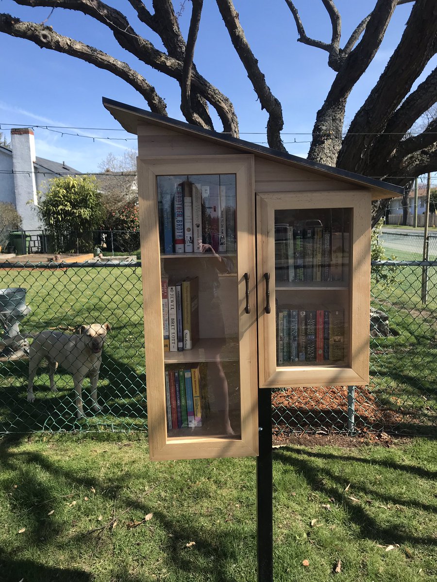 KingsleyLfl's tweet photo. A last Friday in March #shelfie

#littlefreelibrary #saanich #yyj https://t.co/WUeZCZC0pC