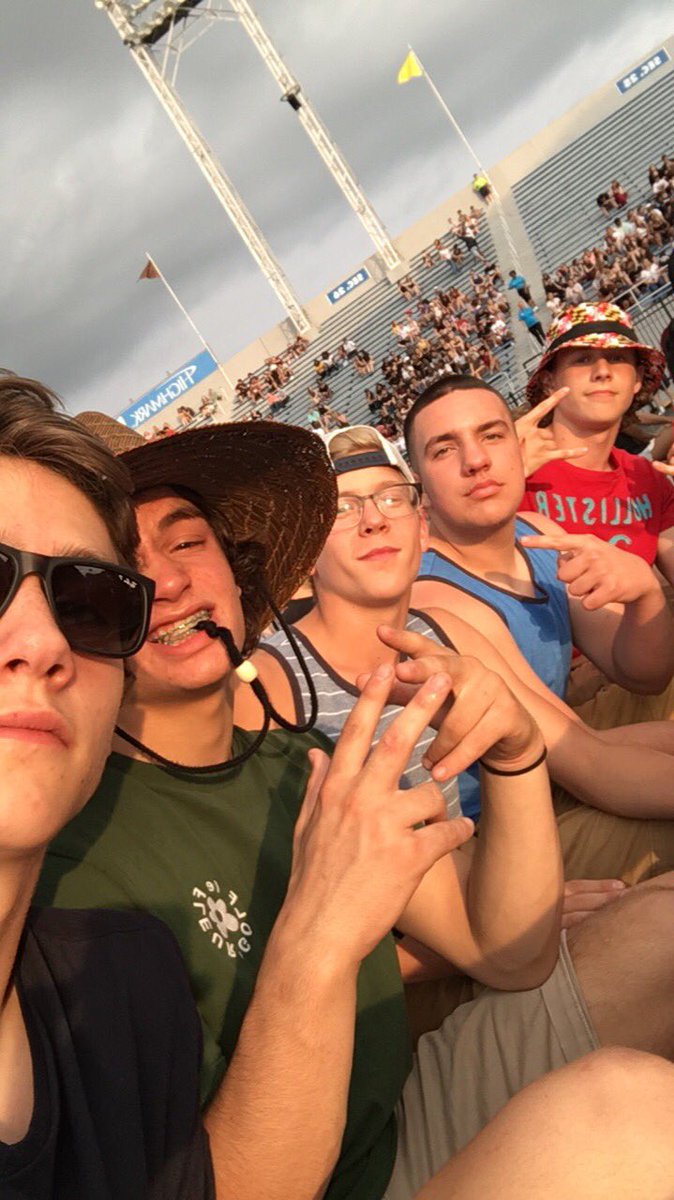 elhajj29's tweet image. Happy birthday to the forever homie s/o to one of my best friends love ya bud. @Sean_patty4 #copemint