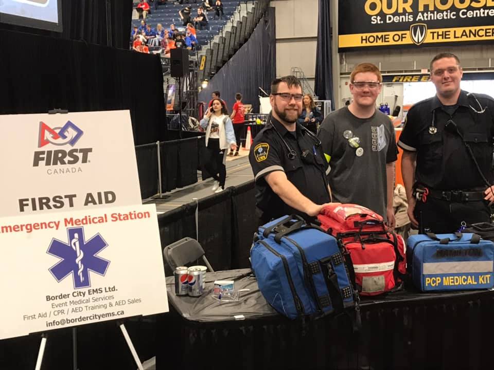 Awesome first day at #WEGLDE #WEGLR Ramp-age was ramping it up in action, and the highlight for the day was definitely <a href="/WoodieFlowers/">Woodie Flowers</a> signing our robot! #omgrobots #CKCyberPack #NEM2019