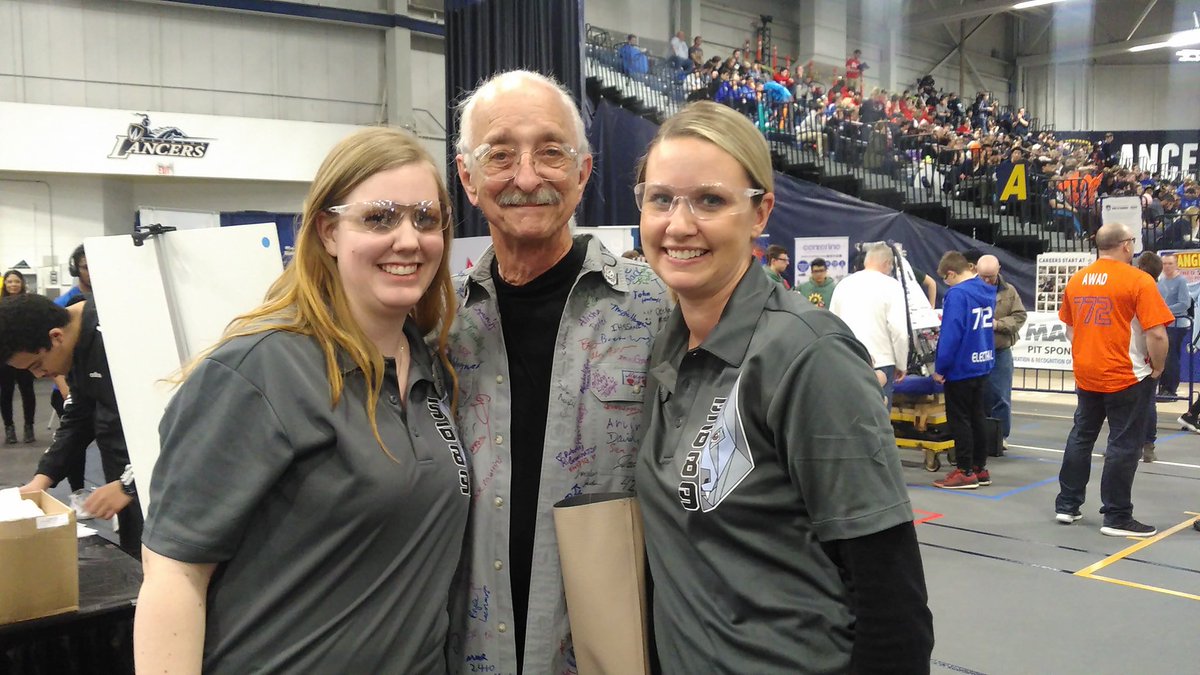 Two of our mentors very excited to be meeting <a href="/WoodieFlowers/">Woodie Flowers</a>!!!
