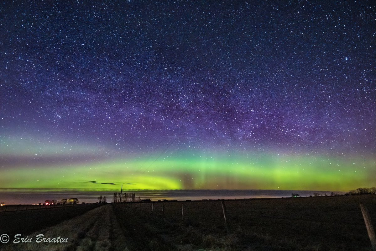 DancingAspens's tweet photo. Brooks, Alberta Wed night/ Thurs morning....

@AuroraNotify @KPAuroraAlert @TweetAurora https://t.co/1iZYBNDNFf