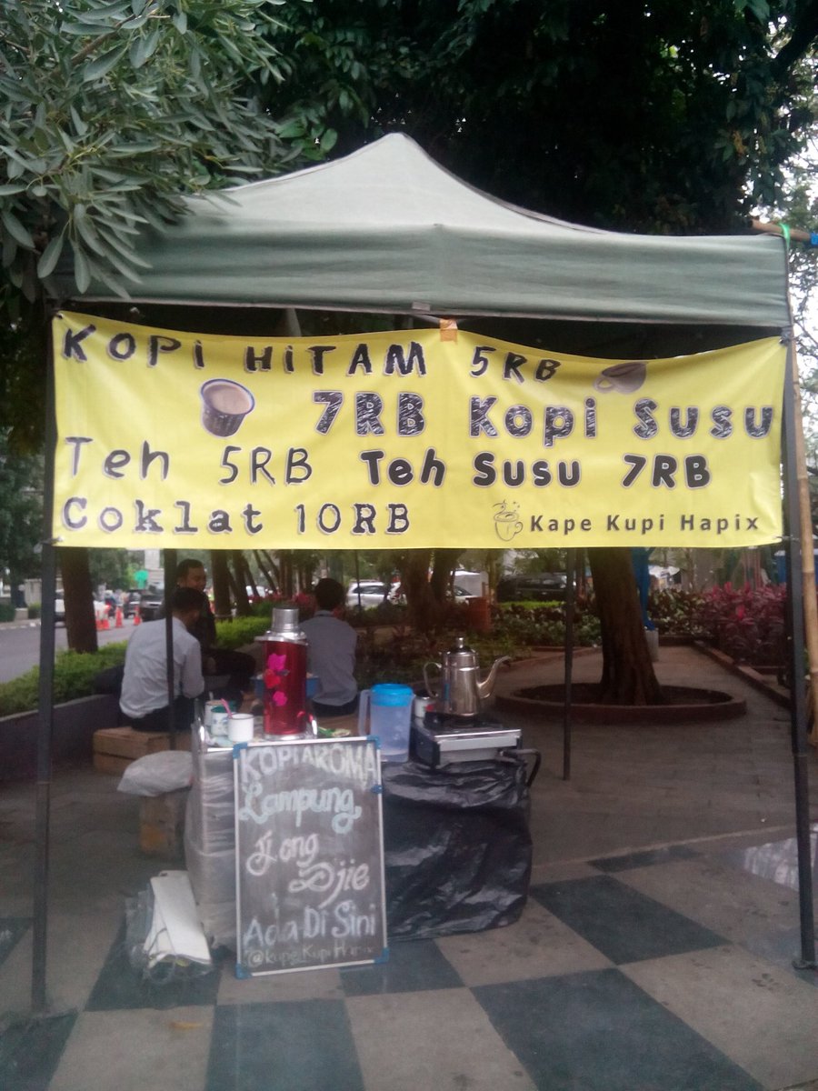 rasphiehapix's tweet photo. MenjelAng menuju lapak #payling di depan #mesjid  at taqwa #kpad #gerlong #BandungBasah #bandung Lapak #kapekupihapix mah alhamdulillah dah buka dari 6.30 tadi...
Mari me #ngopi #mlipir #coffeebreak #istirahat #ishoma #jeda #kerja #ngebid #kuliah #kampus #janjian 
#gofood jg bisa https://t.co/z5VDRMBza3