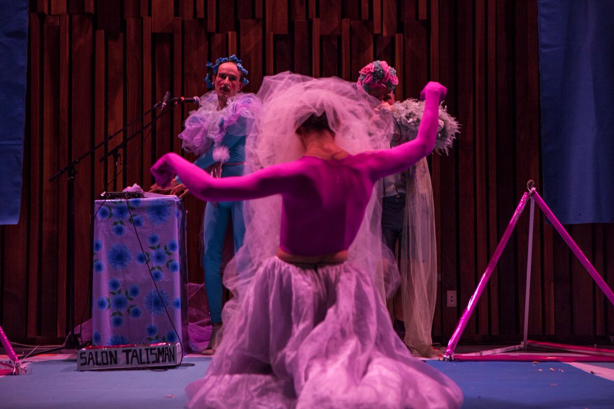 ccemx's tweet photo. Hoy disfrutamos de “Salón Talismán”, concierto performático con @hidrogenesse y @amplio_espectro inspirado en la vida nocturna en Mexico, cine de rumberas y con música del nuevo disco de la banda de Barcelona “Joterías bobas”. https://t.co/UwR1B4lDUF