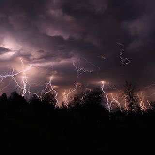 brajeshsingh23's tweet photo. Dance of Lightening:
A stack of images clicked recently at #CampDevVilas Kanha National Park India.
@DrKumarVishwas This one is for you all friends. It’s good Time to visit Kanha to explore Milky Way, Star gazing 🔭 along with spotting 🐅 https://t.co/bTkZtE4081