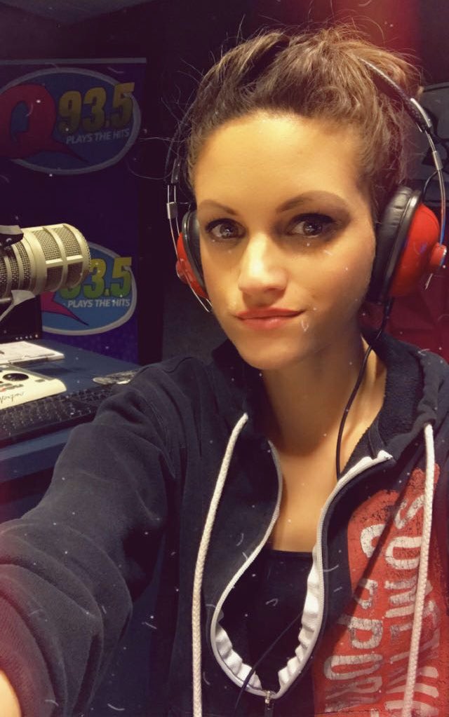 nataliegparsons's tweet photo. Sums up my #FridayNight: #Dance rehearsal then pre-recording of Sundayβs #radio show for @MYQ935... π΄ #lifeofahustla #sleepface https://t.co/OlRwuMOngE
