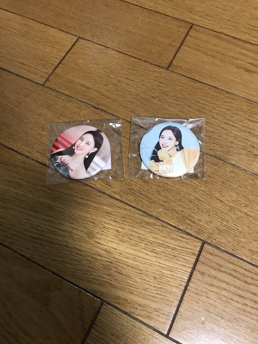 gyKbMG's tweet photo. TWICEグッズ代行キャルセル分です！
サナうちわ
缶バッチサナ、ナヨンAB両方です
現地手渡しのみ対応いたします
#TWICE #TWICEグッズ #TWICE代行 https://t.co/DILcm7TJEC