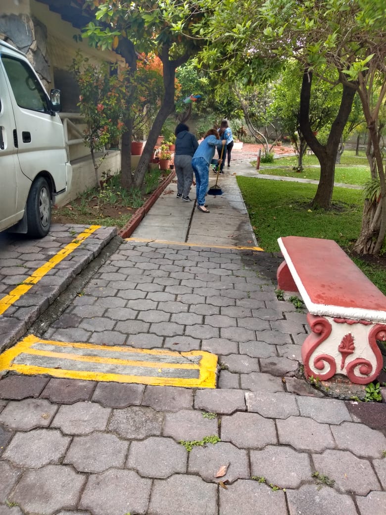 RSySSFCB's tweet photo. Hoy visitamos la casa de Reposo Hogar de la Misericordia II, en donde entregamos todo lo recaudado por los alumnos de Servicio Social de la @biologiauanl
Y los jovenes de #HopeAndLife apoyaron en actividades de limpieza de la casa.
¡GRACIAS! https://t.co/gPuVj0Zqgf