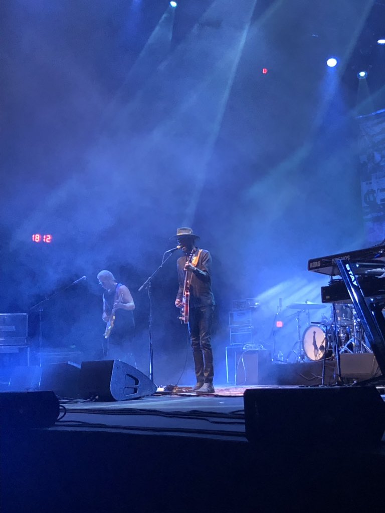 jestwest's tweet photo. Ughhhh I love you @GaryClarkJr thank you for your sweet riffs, melodies, and amazing vocals. You made me and philly happy tonight! Xo #garyclarkjr #livemusic #feedthesoul #gojeff https://t.co/oBpAKHLn5P