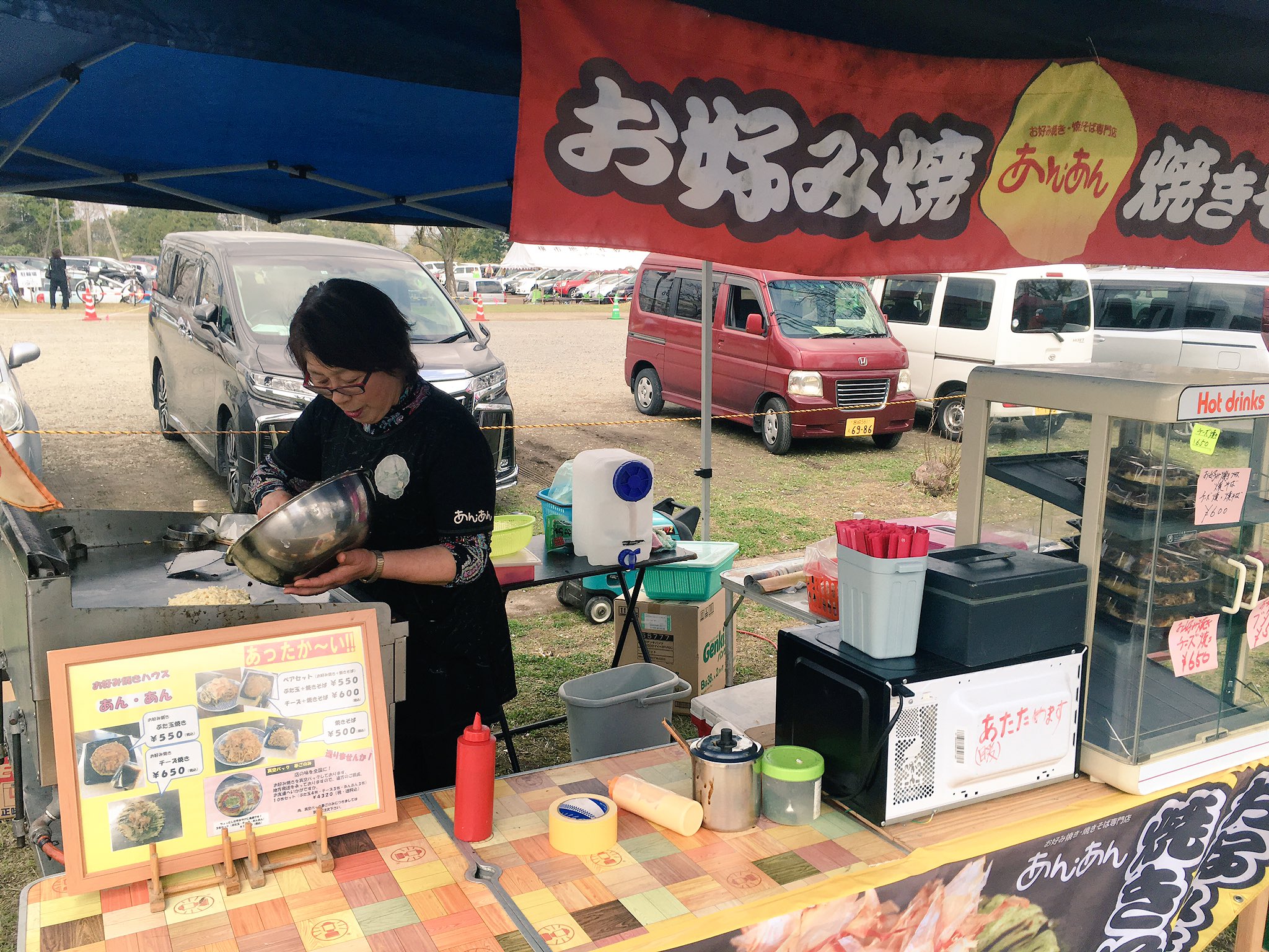都城観光協会 Auf Twitter 桜並木にもご出店頂いてますよ 美味しい食べ物も盛りだくさんです 炭火焼のつつみ お好み焼きハウスあんあん
