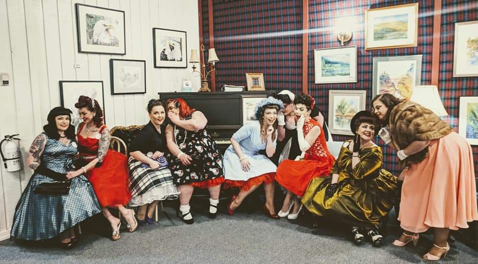 MissChrystaline's tweet photo. The Blushin Betties competition at the Highland Blush in Alma, MI. I didn't take home a crown this time but it was great reconnecting with old friends and making new ones! I'm glad to support @BattlinBetties, raising funds and giving back to veterans 🥰💋
#pinupgirl #glampinup https://t.co/x9o1Pm4Lsg