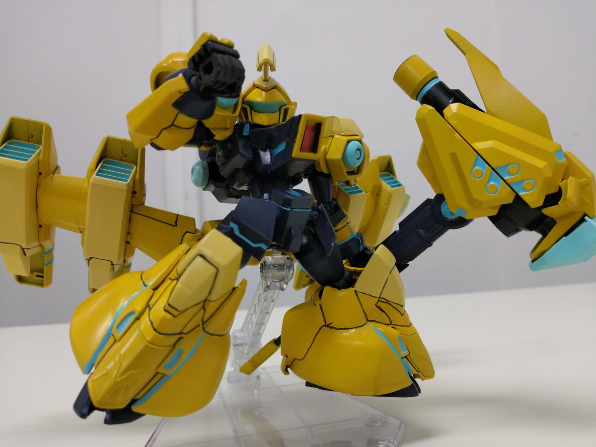 naniwaniko's tweet photo. 「いくわよ、地球ヤロウ!」
LBX「ゴールデン・ダー」
現在稼働中のアケゲー、「星と翼のパラドクス」に登場する機体、ゴールテン・ダーをLBXで見立てた作品になります。
重装甲とスピードを兼ねているのが特徴です。
「LBXARMS」企画の作品も兼ねてます。
#LBX
#ダンボール戦機
#星翼
#LBX_ARMS https://t.co/JDpMfKhG1y