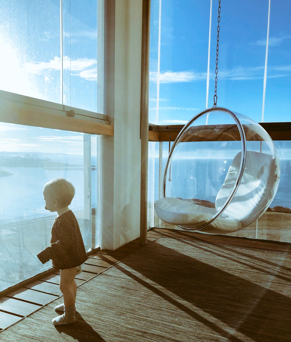 JMRoos's tweet photo. Good Morning. #spring #design #eeroaarnio #bubblechair #boy https://t.co/x73RhF4EMI