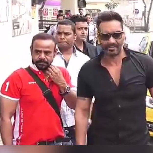JangidGulab's tweet photo. Birthday celebration in Mumbai 
#2DaysTo #Birthday #DedePyaarDeTrailer2Aprail 
@ajaydevgn @Rakulpreet @QuebrandoOTabu @gargankur https://t.co/EAaYAQg45T