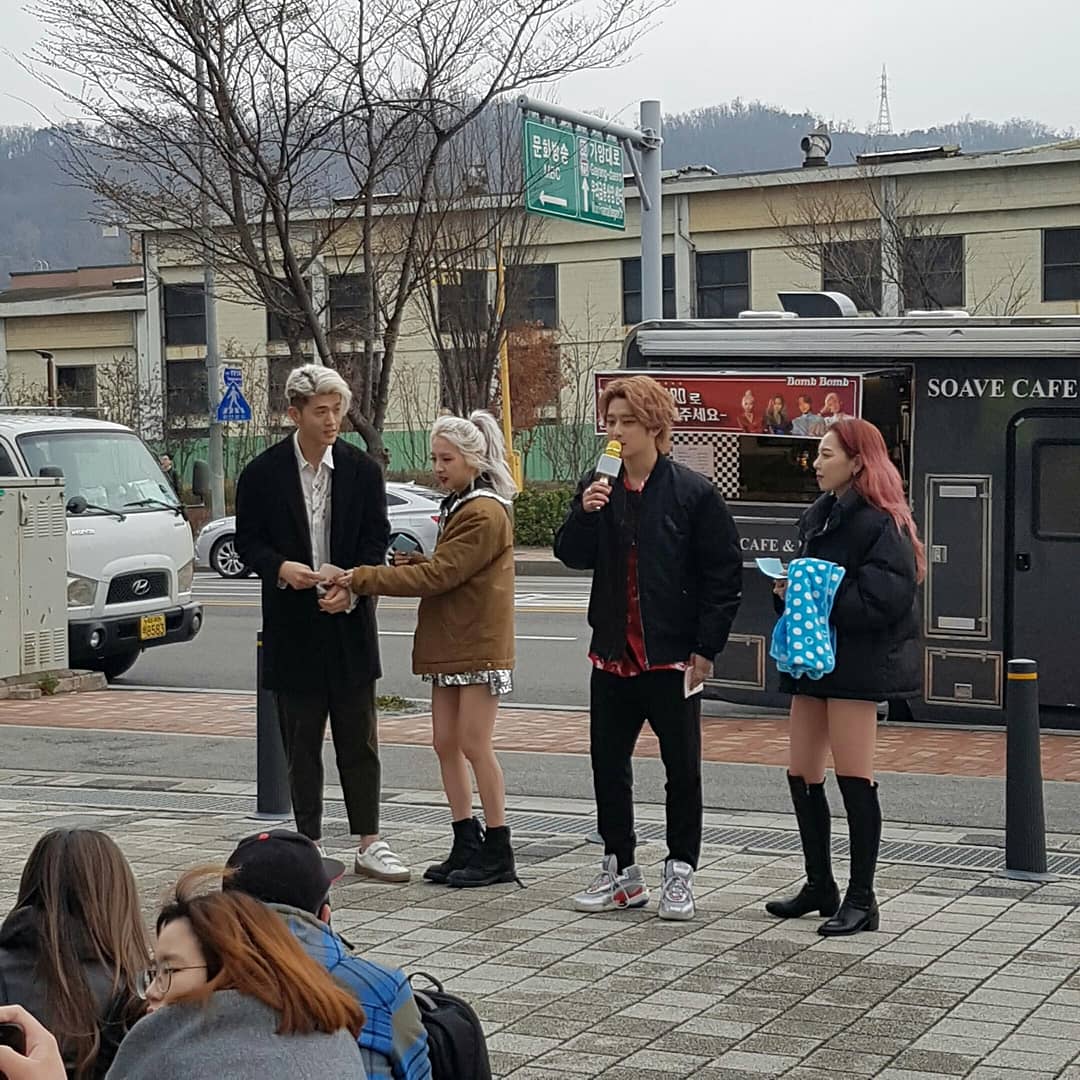 d_kard_global's tweet image. KARD coffee truck ahh 😍
i want to be there😥😭💜 
#KARD #Bomb_Bomb