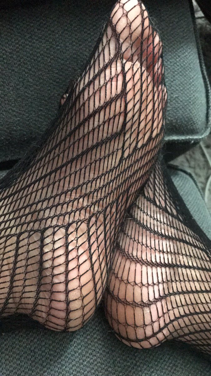 If you’re real good, I might shove them in your mouth. 👄 #sexyfeet #footfetish #femdom #denverdomme #footworship #toes #feet #feetfriday #footmodel #toes
