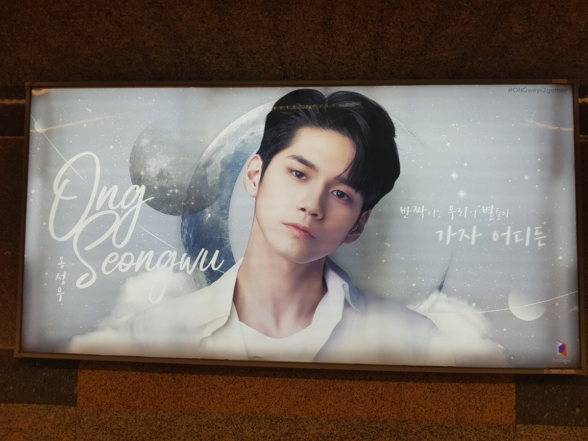 TheFloweryPath's tweet photo. MRT พหลโยธิน คือ เต็มไปด้วยป้ายไอดอล 😍😍😍
#NUE5T7TH_WITHLOΛE
#ONGways2gether
#KHB23RDH
#LetsMakeJLGsmile
#WJSN3rdanniversary_th https://t.co/WoZJwjohRU