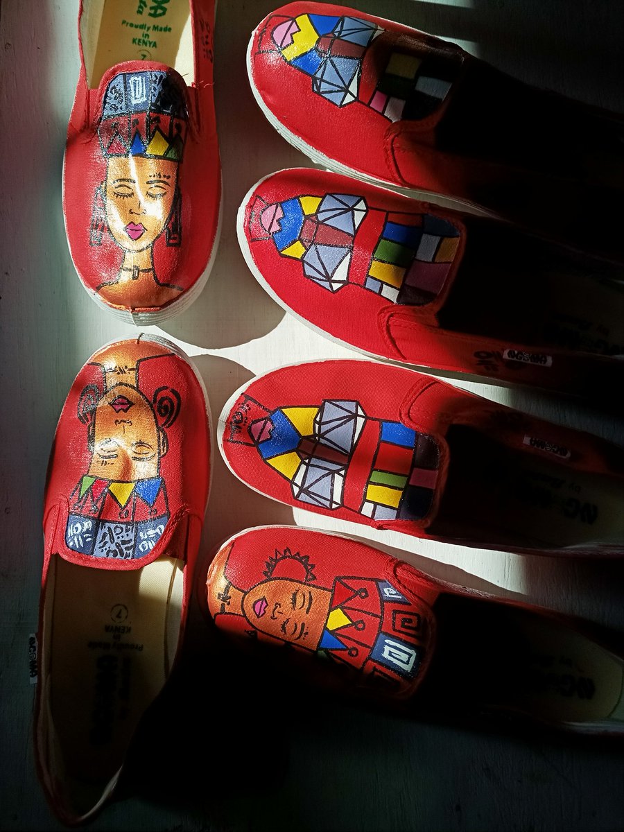 RozenIan's tweet photo. The Afro Chic series collection looks even more magical in the morning sun. 🔆🎨

https://t.co/gBFoFq2F9K

#rosendraws #rosenBYOS #rosensgallery #rosenianco #art #customkicks #shoeart #campurbankicks https://t.co/wJEI793Gzo