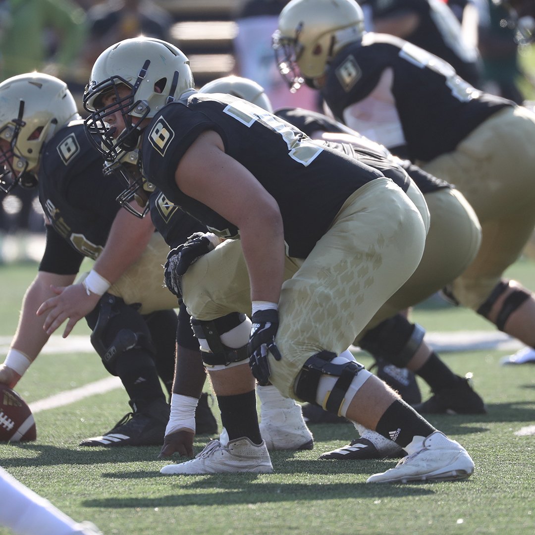 CoachCiocci's tweet photo. Ready to get to work today with the #BigDawgs up front for practice 6! Another day to get better and compete! #5STRONG #ExpectToWin @BryantUFootball https://t.co/i0NsVmeUPo
