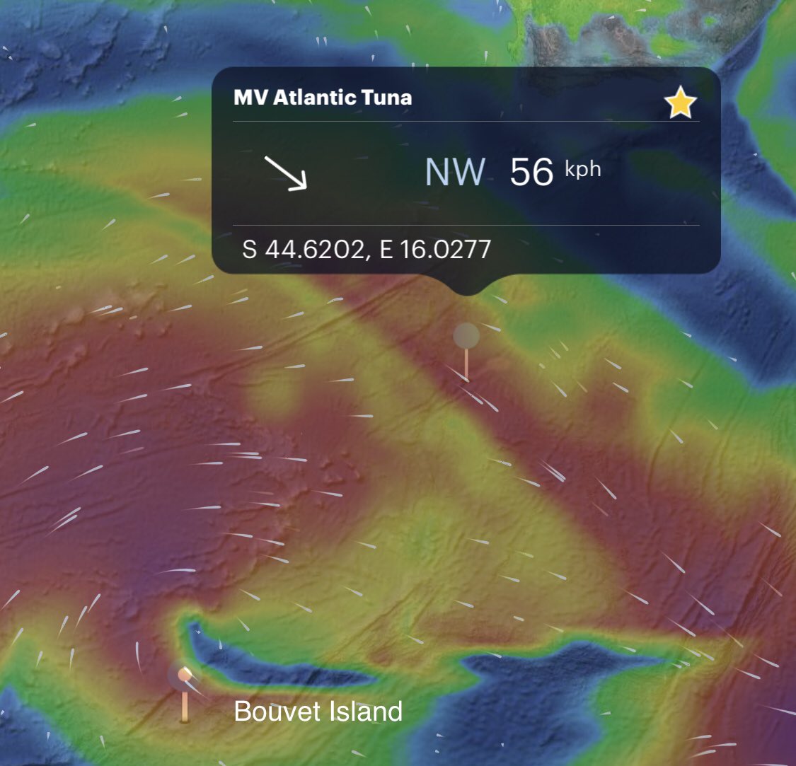 The team fights another oceanic storm. Waves 6 meters high. More: facebook.com/14333855969331… #3Y0I #Bouvet #BouvetIsland #DX #hamradio #DXpedition #hurricane #storm #SouthAtlantic