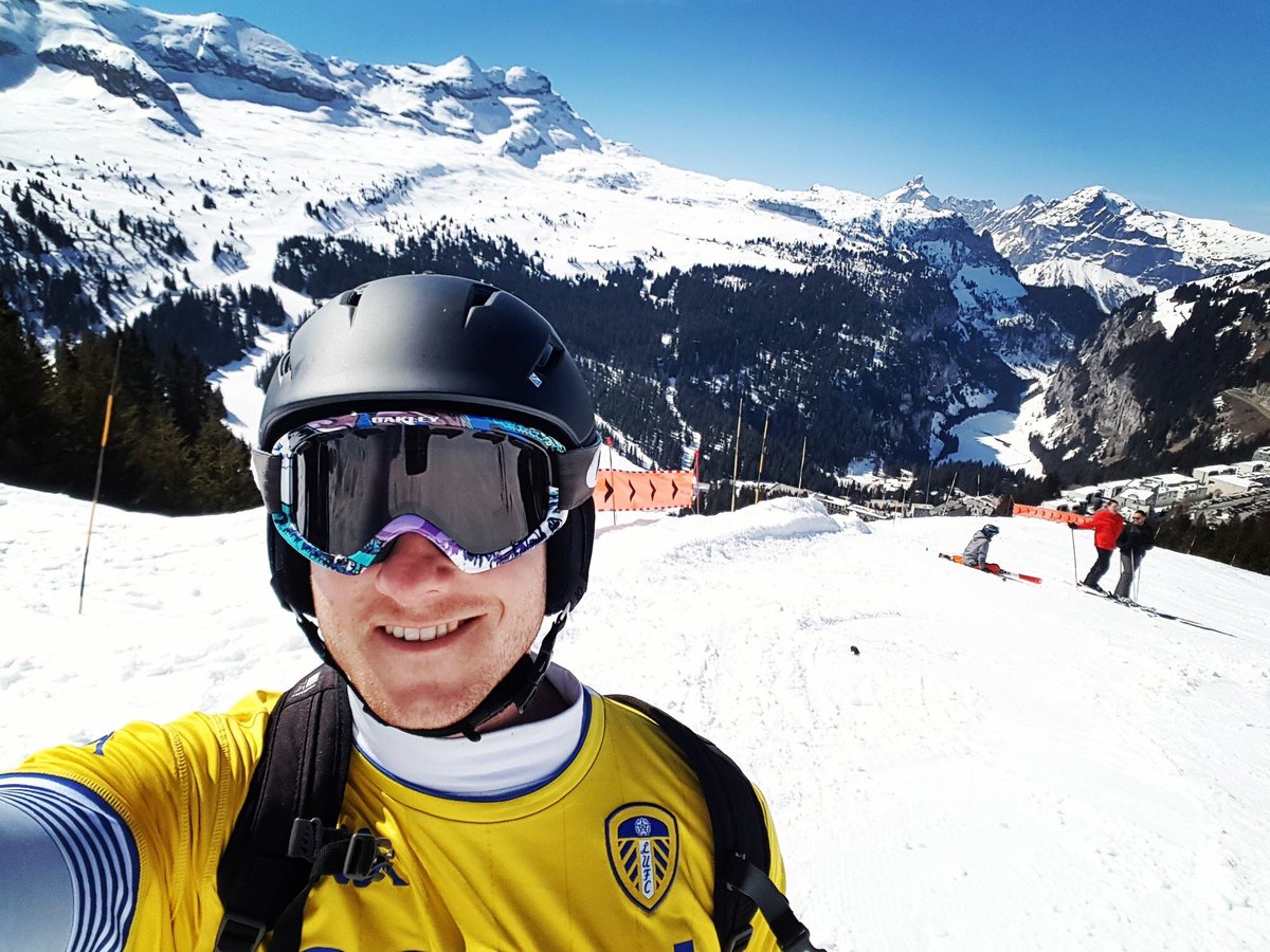 LeedsEverywhere's tweet image. Flaine 🇫🇷 @ReddersLeeds skiing on the mountain tops! 🎿 ⛷#LUFC #LeedsEverywhere