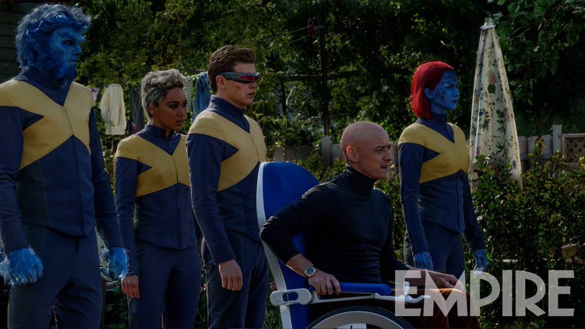 FavFilmIsAwful's tweet photo. With Dark Phoenix approaching, can we just take a moment to remember that they’ve changed the individual costumes to standard classic X-uniforms... so someone had to convince Storm to lose the cape & Nightcrawler to lose the red... #XMenDarkPhoenix #classiclook #bringbacktheswag https://t.co/sEkZunOkDC