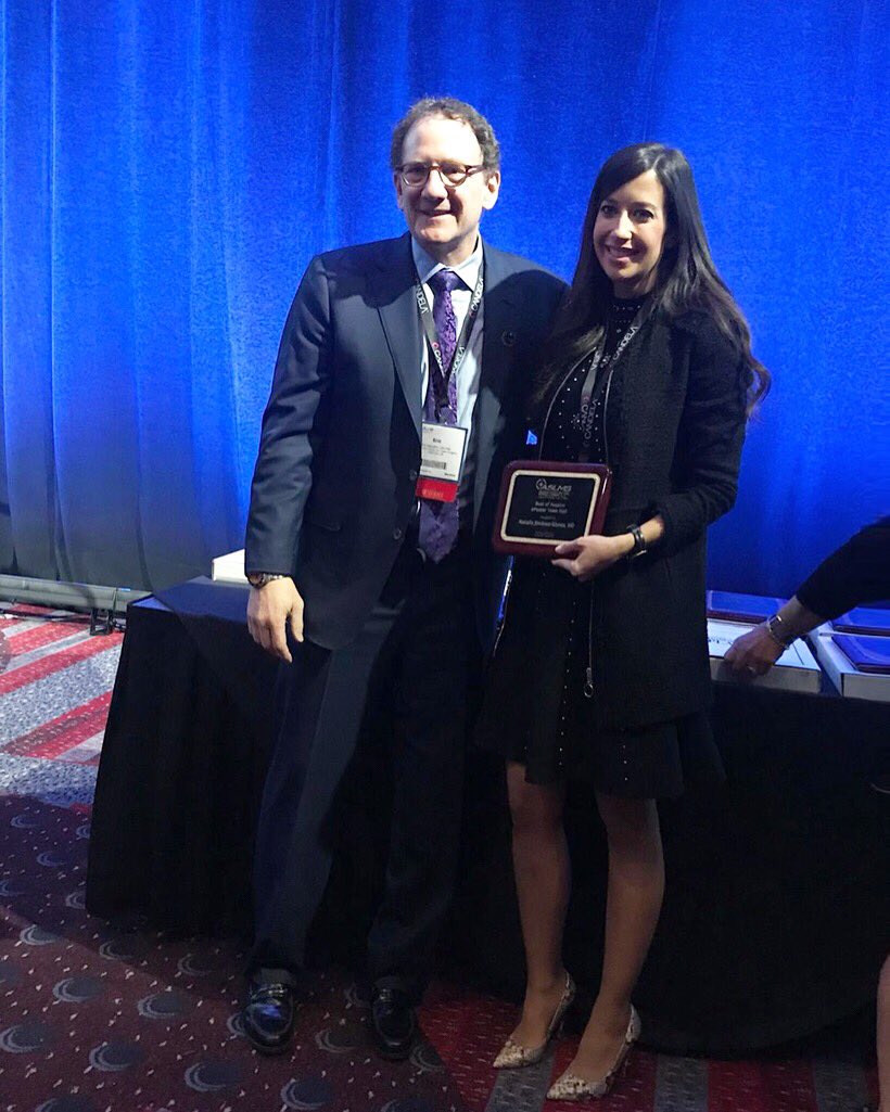 dra_njimenez's tweet photo. Día emocionante el de ayer en Denver en la #ASLMS2019 en el que @drericbernstein me hace entrega del reconocimiento al mejor póster por nuestro trabajo sobre rosácea+isotretinoina+láser de colorante pulsado. Gracias maestro @DrBoixeda 👏🏻🤩 https://t.co/tk5Mr5fQAC