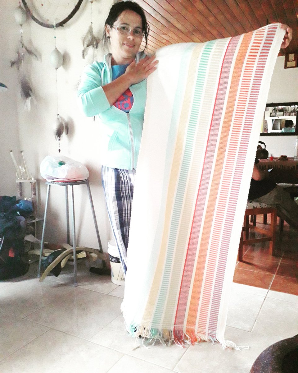 mallofre_monica's tweet photo. #FindePara descansar luego de terminar mi trabajo en mi #telarmapuche y limpiar la casa . https://t.co/i4YVWZO1ZB