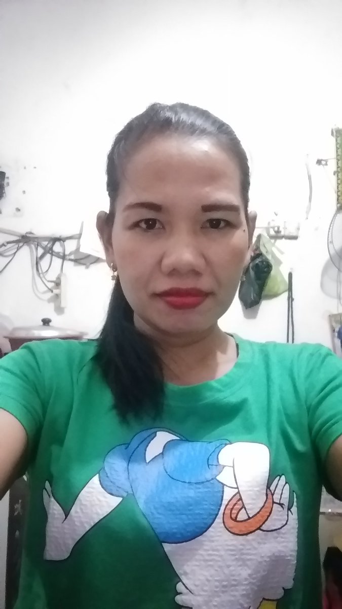 Ini lah aku dengan wajah asliku yg tidak dibuat wlupun tidak syancik menjd diri sendiri...