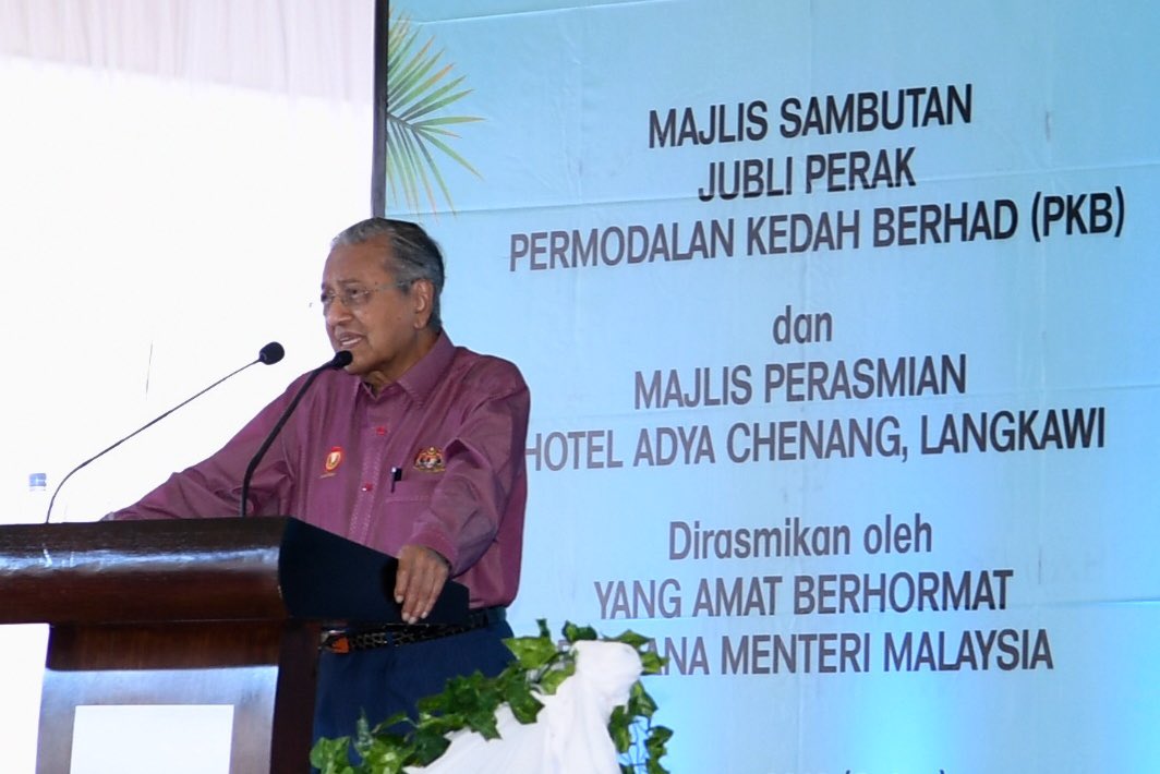 Jab Perdana Menteri On Twitter Tun Dr Mahathir Mohamad Hadir Di Majlis Sambutan Jubli Perak Permodalan Kedah Berhad Pkb Di Samping Merasmikan Hotel Adya Chenang Langkawi Https T Co J7yi9z9g44 Twitter