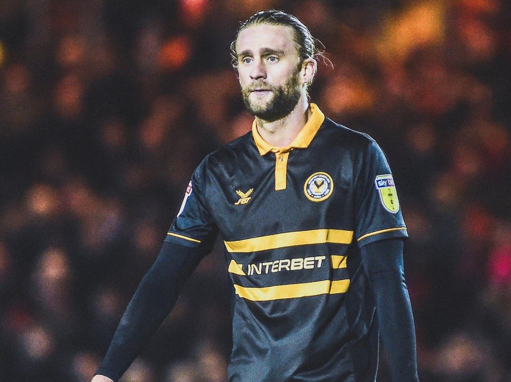 🏴󠁧󠁢󠁷󠁬󠁳󠁿 <a href="/NewportCounty/">Newport County</a> are giving fans a chance to have their name on next season's third kit to raise money for @FraserFranks and his family.

😢 The 28-year old had to retire from football recently due to a heart problem.

👏 Fantastic gesture.