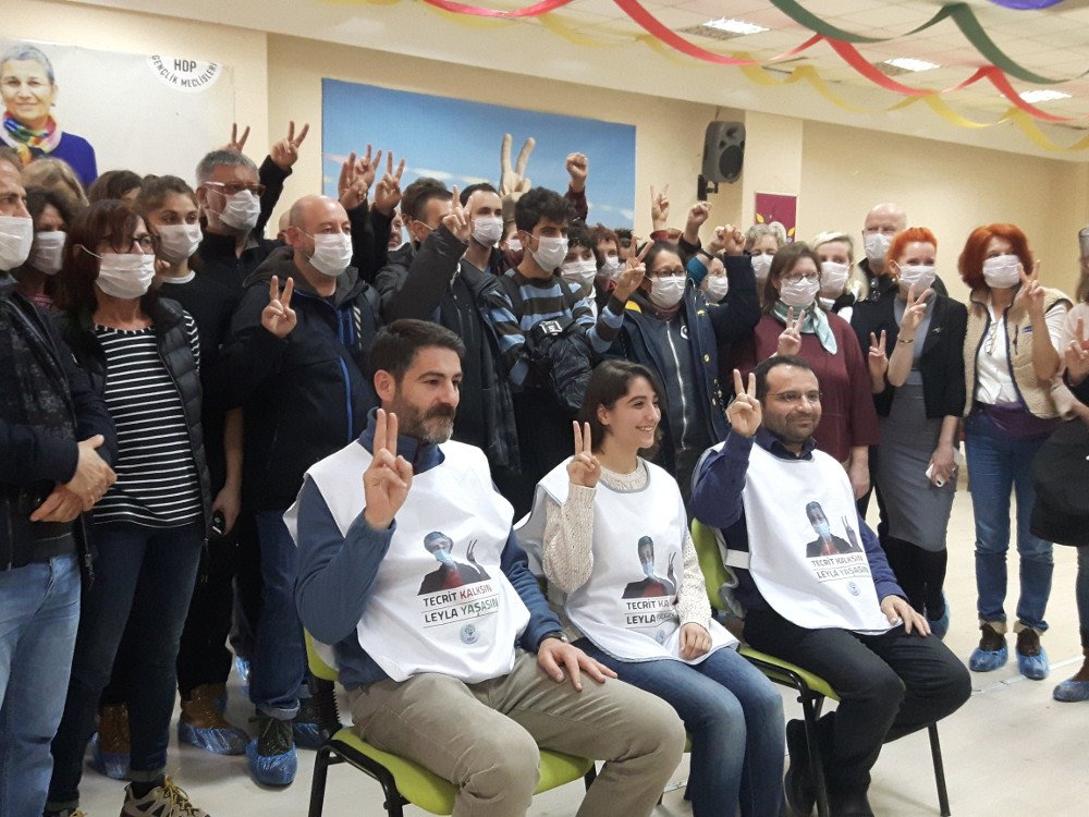 kurdistansolnet's tweet image. Amed hunger strikers say "Mr Ocalan is under unlawful isolation. It is not only for the people of Turkey, but everyone around the world who support democracy. " #endtheisolation #freeocalan #twitterkurds