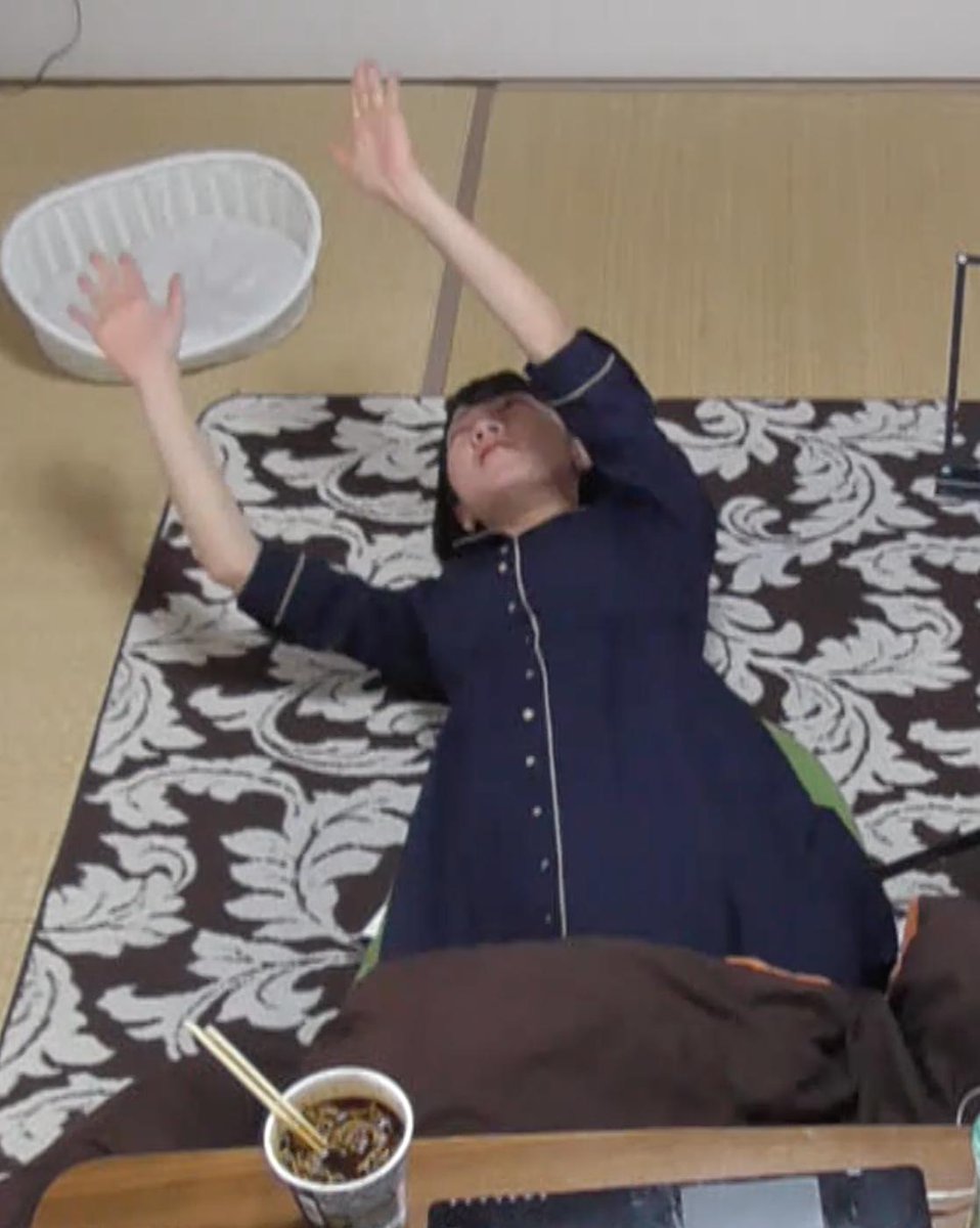 1000TV_'s tweet photo. #1000人TV
過去の放送をアップ致しました。

吉村南美・1000人TVの おやすみなさい
～1000人と寝たい聖女～ 第70回 振り返り♪

YouTube
https://t.co/iwrnxGUOuc

写真の吉村さん
何をしているか映像でチェックです！

#吉村
#吉村南美
#女子大生
#パジャマ https://t.co/v0sM6sojkn