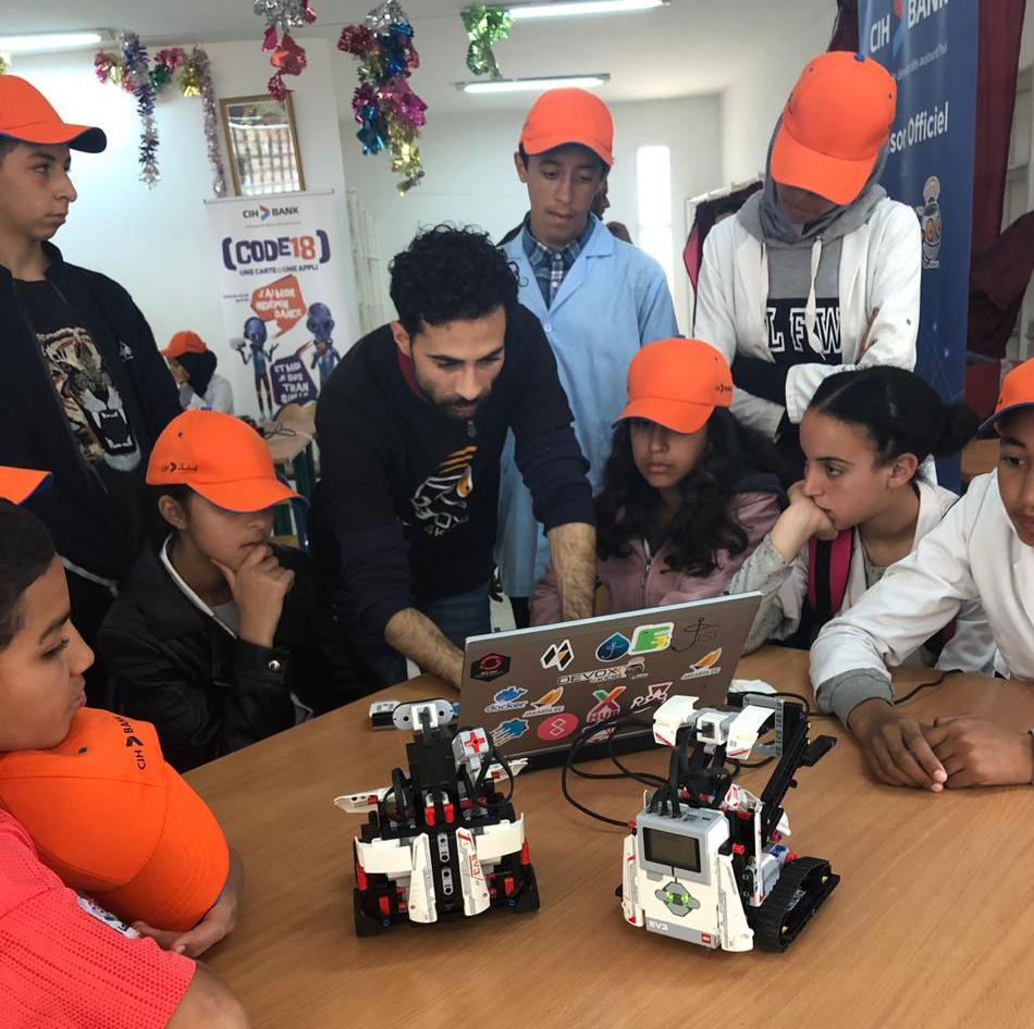 cihbank's tweet image. #CIHBANK Sponsor Officiel de la Caravane Nationale organisée par @Devoxx4KidsMa. 1ère Station de cette année en faveur des enfants de la Ville de Larache 💻🖱️🤖 #CODE18 #CihBank #Sponsorofficiel #technologies