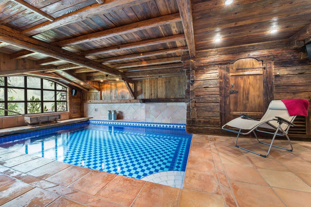 FireflyCollectn's tweet image. Pool of the week - we love the tiles and farm house feel of the swimming pool at Chalet Eagle's Nest in Val d'Isère.
#coolpools #luxurytravel #fireflycollection