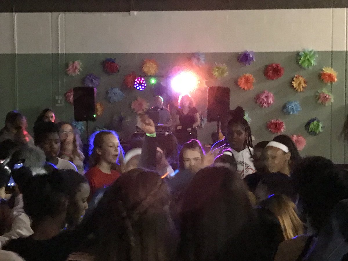 Wilson_Rams's tweet image. Always a great time at #InstaSpring 🌺 🌸 🌹 Thank you to the best PTA around!!!