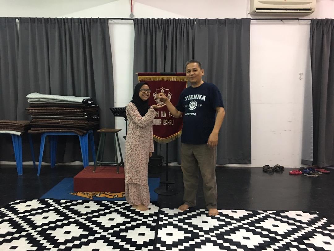 tunfatimahbb's tweet photo. Wow! #tfbb band room’s new look. Balik cuti terus lain! Really nice! And the key was handed to DM @shazyadriana by YDP PIBG who supervised the works himself. Thank you Tuan Haji Razin. #spiritsolidsmart https://t.co/D5Il4pPt4n