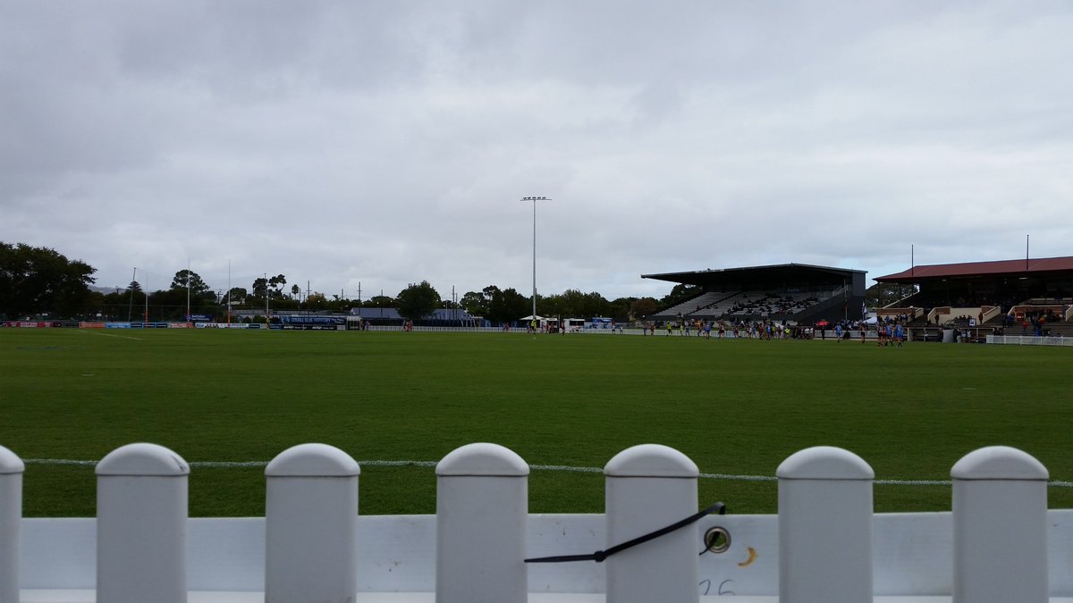 IamNo_33's tweet photo. Regardless of the result, it was nice to be back in my spot on the boundary line at Peter Motley Oval, Unley...redeveloped stand looking a treat...for @SturtFC's tough home opener v Crows.
@SANFL #SANFL19 #COYDB #StandWithSturt🛡️ #Bluebaggers🧢 https://t.co/AsIwdGG2O8