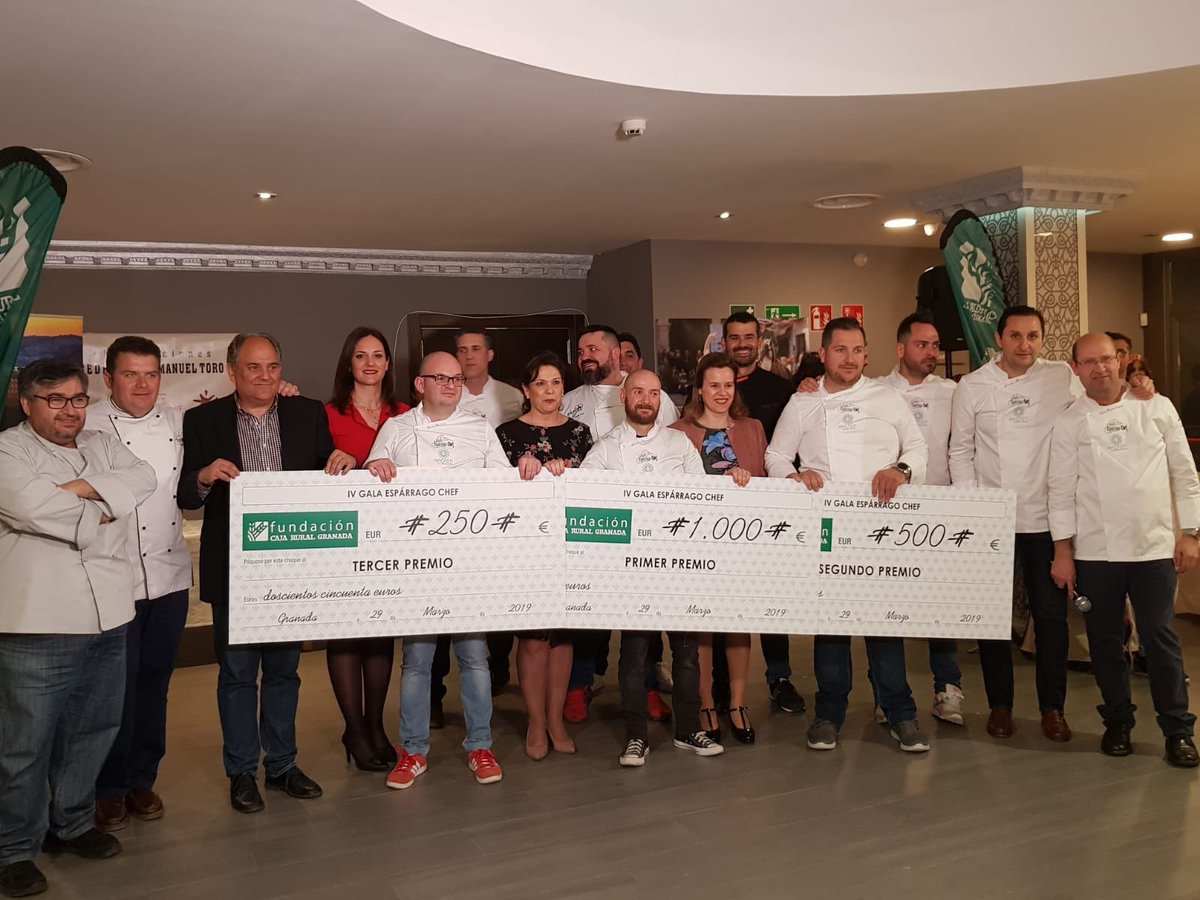 artcuandalucia's tweet photo. Enhorabuena a los tres finalistas de la IV #galaesparragochef Hector Romero primer clasificado,Daniel Bastón Segundo clasificado y Luis Portillo tercer clasificado . #weloveartcua #andaluciasiempre #productoandaluz https://t.co/H9Edqd9Yqm