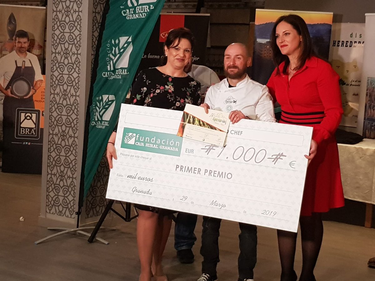 artcuandalucia's tweet photo. Enhorabuena a los tres finalistas de la IV #galaesparragochef Hector Romero primer clasificado,Daniel Bastón Segundo clasificado y Luis Portillo tercer clasificado . #weloveartcua #andaluciasiempre #productoandaluz https://t.co/H9Edqd9Yqm