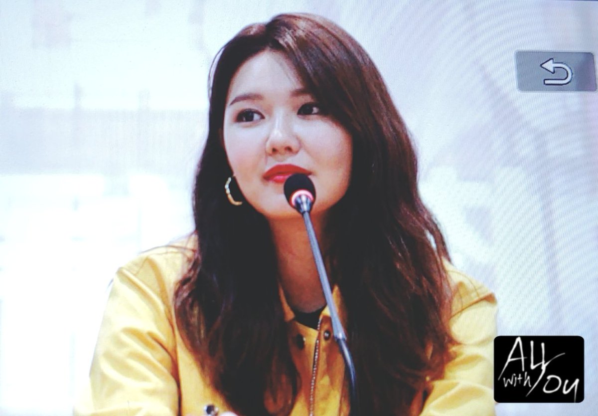 AllWithYou8's tweet photo. 190330 막다른 골목길의 추억 GV 프리뷰
#수영 #sooyoung https://t.co/W1Duy1h9HO